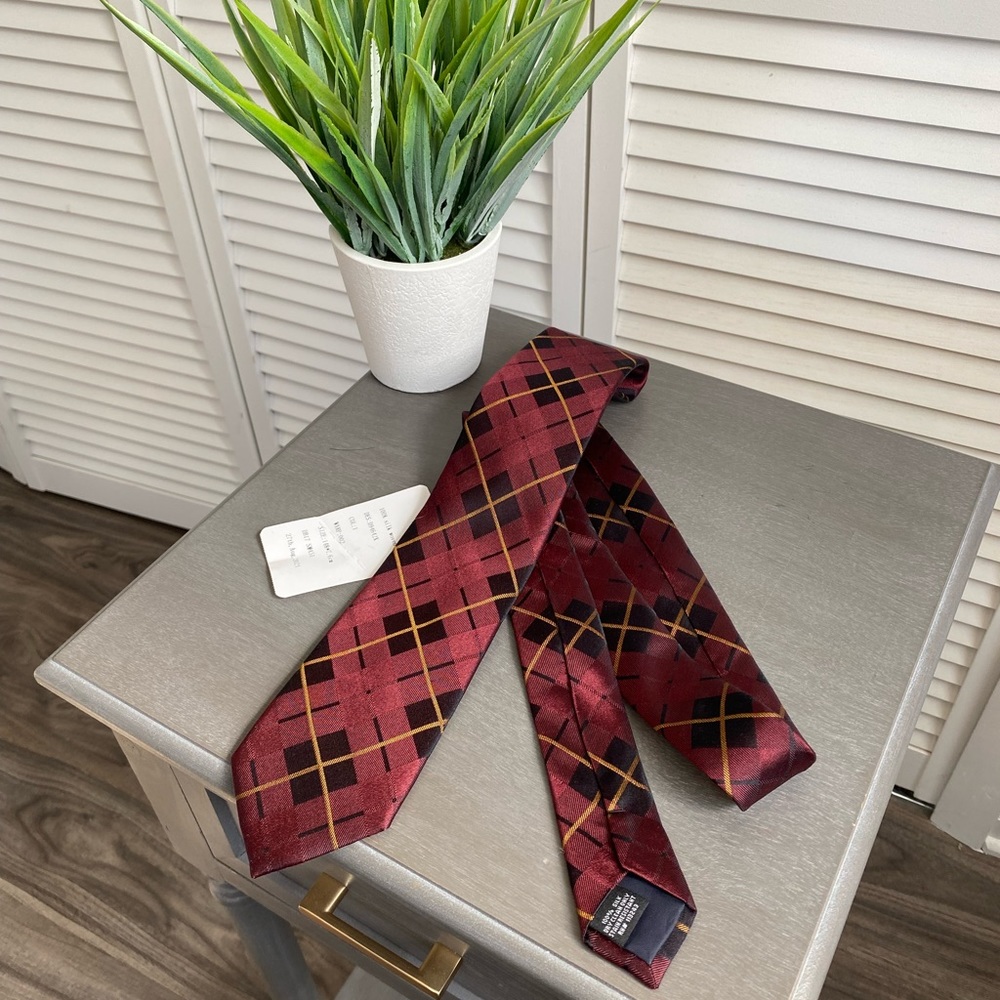 Tie Bar Burgundy Tartan Plaid Tie NEW